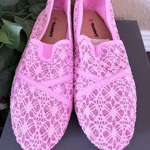 NWT Tammy Pink Lace Slip on Flats